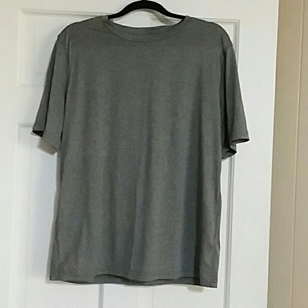 Quick dry mens short sleeve t. Size L